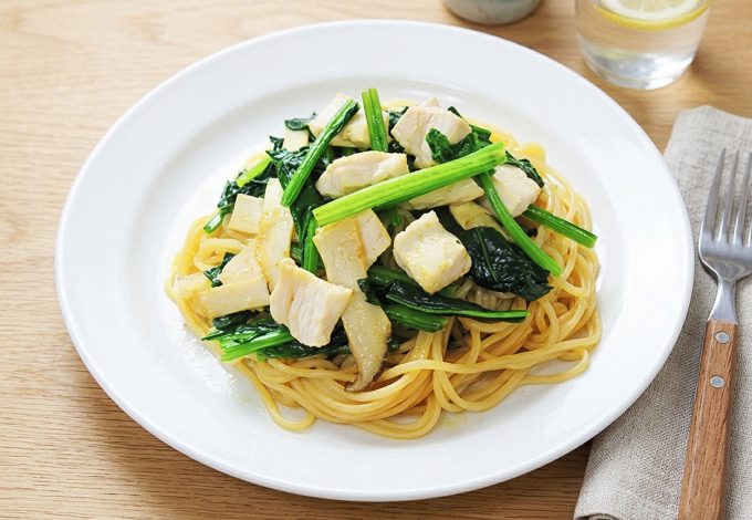 鶏肉とほうれん草の生姜バターしょうゆパスタ（グルテンフリー）