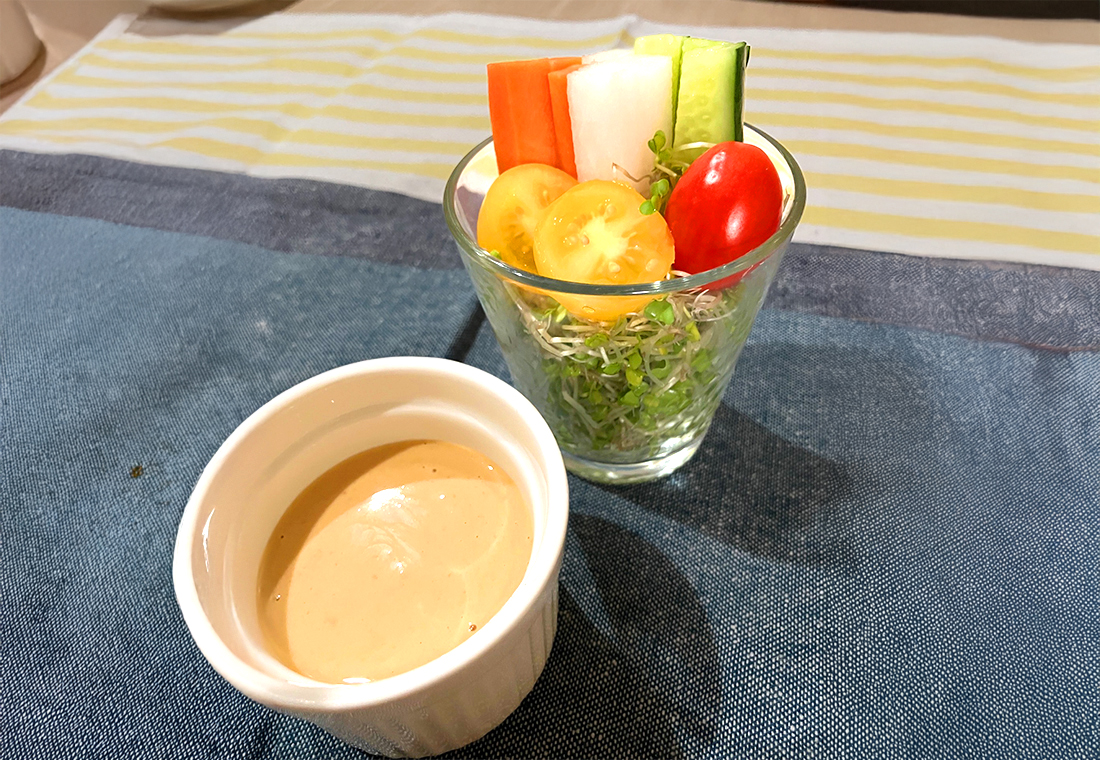 野菜を食べる味噌マヨディップ