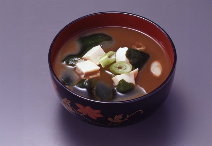 豆腐とわかめのみそ汁