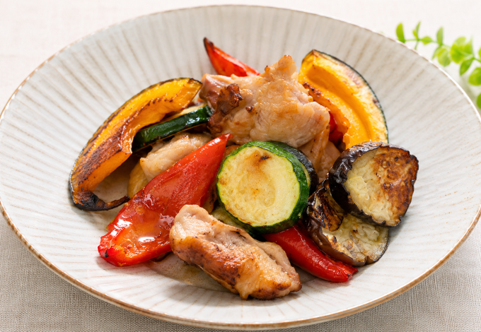 夏野菜とみそチキンのぎゅうぎゅう焼き